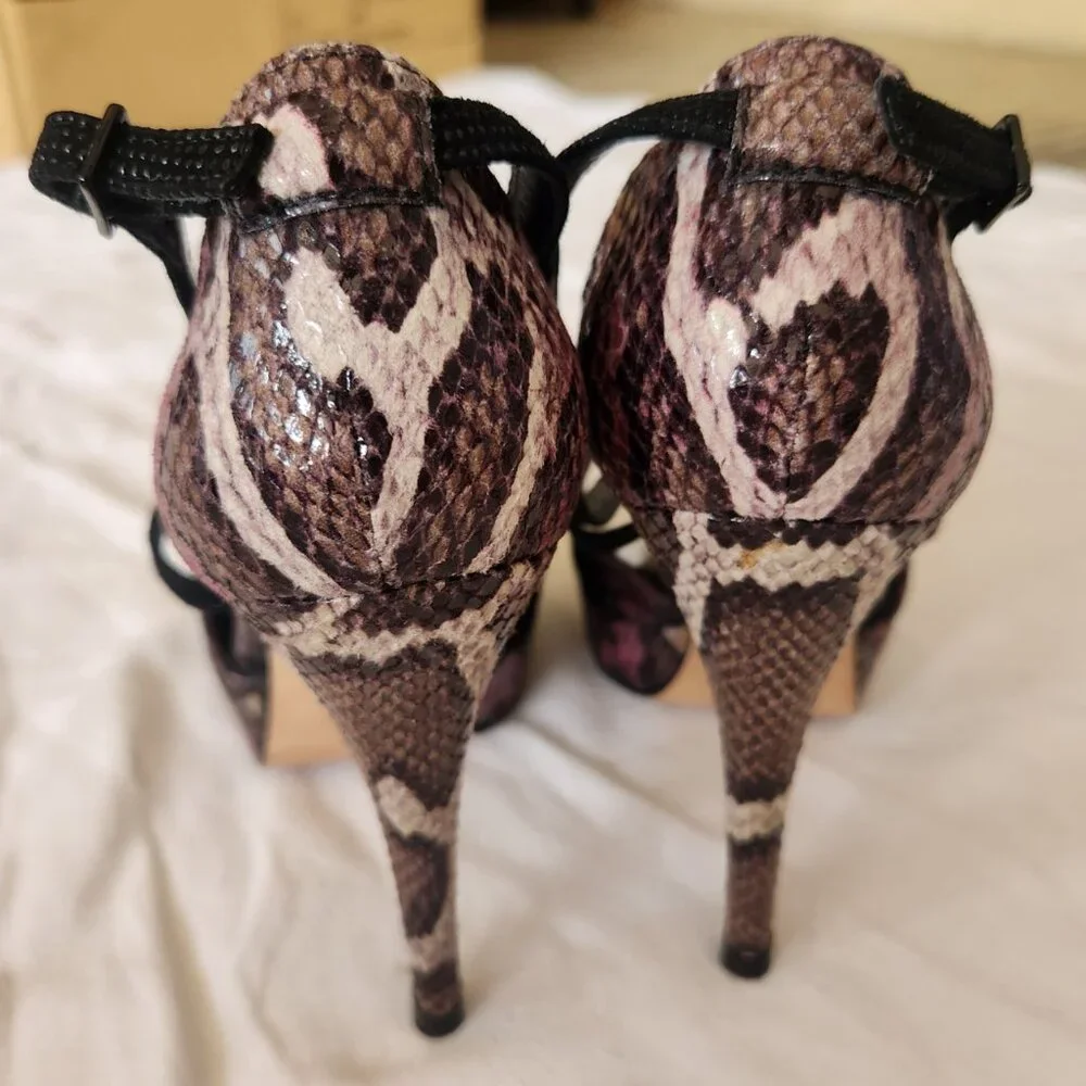 Stuart Weitzman RARE T Strap Python heels size 7 - Picture 3 of 9